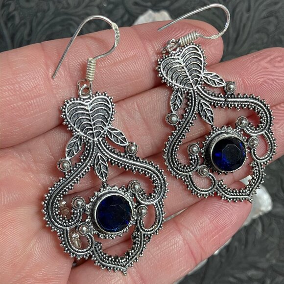 Fairy Core Bohemian Styled Ornate Leaf and Heart Earrings - Picture 4 of 6